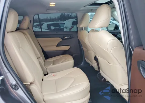 2022 Toyota Highlander Xle z USA, uszkodzony, nr VIN 5TDGZRBH2NS578469